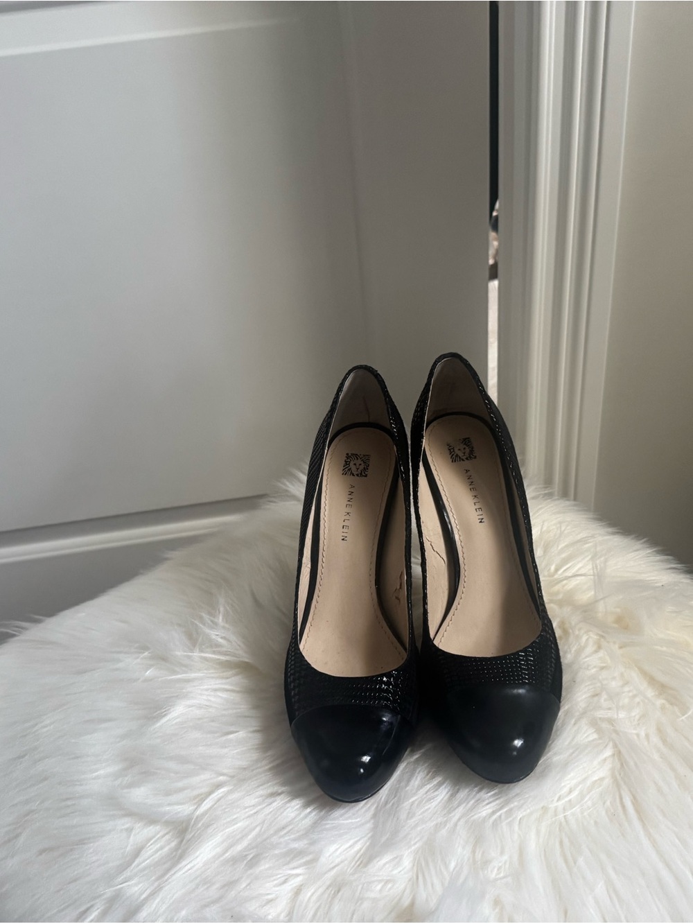 Anne Klein Black Pointed-Toe Textured Pumps